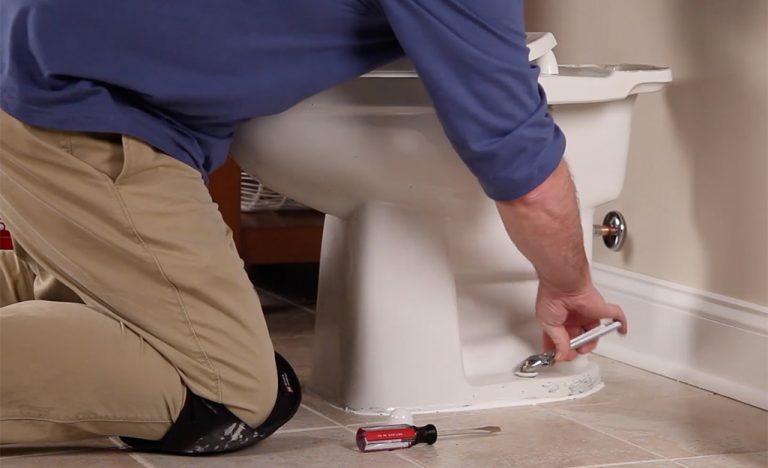 why-toilets-should-be-bolted-to-the-floor-scotts-home-improvement